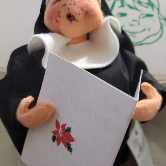 ANNALEE CHRISTMAS NUN 2001 N BOX NWT